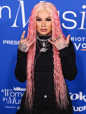 Snow Tha Product, 6 Mart 2024 'te Inglewood, Los Angeles, Kaliforniya, ABD' deki SoFi Stadyumu 'ndaki YouTube tiyatrosunda düzenlenen 2024 Billboard Women in Music' e ulaştı..