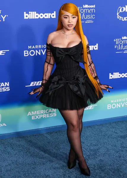 Ice Spice, 6 Mart 2024 'te Inglewood, Los Angeles, Kaliforniya, ABD' deki SoFi Stadyumu 'ndaki YouTube Tiyatrosu' nda düzenlenen 2024 Billboard Women in Music 'e ulaştı..