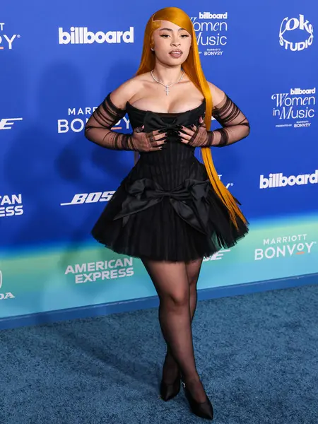 Ice Spice, 6 Mart 2024 'te Inglewood, Los Angeles, Kaliforniya, ABD' deki SoFi Stadyumu 'ndaki YouTube Tiyatrosu' nda düzenlenen 2024 Billboard Women in Music 'e ulaştı..