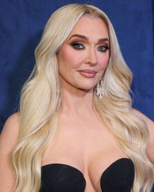 Erika Jayne, 10 Mart 2024 tarihinde Spago Beverly Hills 'de düzenlenen Rob Lowe' un ev sahipliğini yaptığı Oscar İzleme Partisi 2024 tarihli DIRECTV Yayınları 'na ulaştı.. 