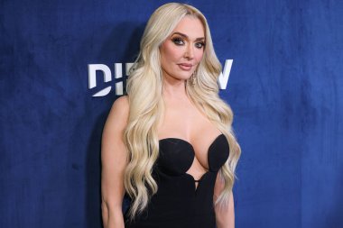 Erika Jayne, 10 Mart 2024 tarihinde Spago Beverly Hills 'de düzenlenen Rob Lowe' un ev sahipliğini yaptığı Oscar İzleme Partisi 2024 tarihli DIRECTV Yayınları 'na ulaştı.. 
