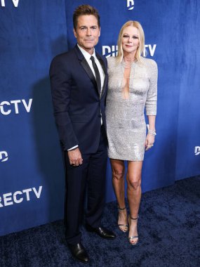 Rob Lowe ve eşi Sheryl Berkoff, 10 Mart 2024 tarihinde Spago Beverly Hills 'de düzenlenen Rob Lowe' un sunuculuğunu yaptığı DIRECTV Streaming with The Stars Oscar Viewing Party 2024 'e geldiler.. 