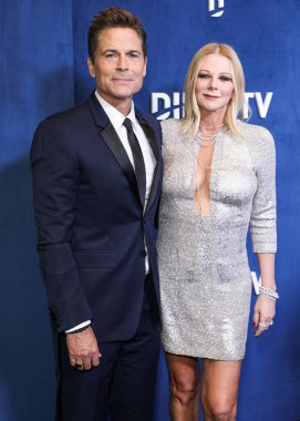 Rob Lowe ve eşi Sheryl Berkoff, 10 Mart 2024 tarihinde Spago Beverly Hills 'de düzenlenen Rob Lowe' un sunuculuğunu yaptığı DIRECTV Streaming with The Stars Oscar Viewing Party 2024 'e geldiler.. 