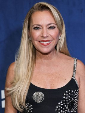 Sutton Stracke, 10 Mart 2024 tarihinde Spago Beverly Hills, Beverly Hills, Los Angeles, Kaliforniya, ABD 'de düzenlenen ve Rob Lowe' un ev sahipliğini yaptığı DIRECTV Streaming With The Stars Oscar Viewing Party 2024 'e ulaştı..