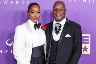 Keke Palmer ve babası Larry Palmer, 16 Mart 2024 'te ABD' nin Kaliforniya eyaletinin Los Angeles kentindeki Shrine Auditorium ve Expo Hall 'da düzenlenen 55..