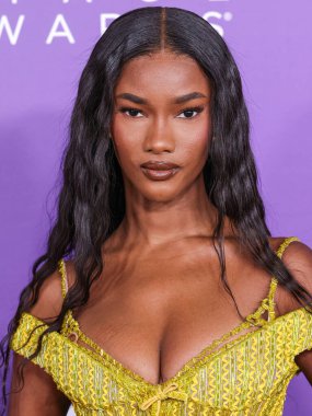 Nicolas Jebran SS23 RTW giyen Mariama Diallo, 16 Mart 2024 tarihinde ABD 'nin Kaliforniya eyaletinin Los Angeles kentindeki Shrine Auditorium ve Expo Hall' da düzenlenen 55..