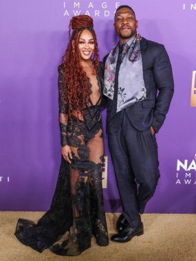 Meagan Good ve erkek arkadaşı Jonathan Majors, 16 Mart 2024 'te ABD' nin Kaliforniya eyaletinin Los Angeles kentindeki Shrine Auditorium ve Expo Hall 'da düzenlenen 55.. 