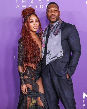 Meagan Good ve erkek arkadaşı Jonathan Majors, 16 Mart 2024 'te ABD' nin Kaliforniya eyaletinin Los Angeles kentindeki Shrine Auditorium ve Expo Hall 'da düzenlenen 55.. 