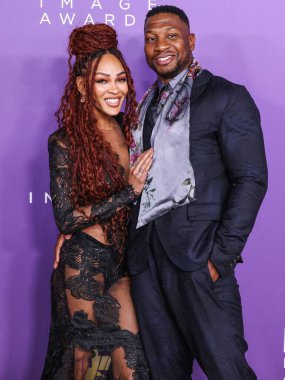 Meagan Good ve erkek arkadaşı Jonathan Majors, 16 Mart 2024 'te ABD' nin Kaliforniya eyaletinin Los Angeles kentindeki Shrine Auditorium ve Expo Hall 'da düzenlenen 55.. 