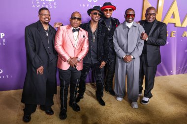 Ricky Bell, Michael Bivins, Ralph Tresvant, Ronnie DeVoe, Johnny Gill ve Bobby Brown, 16 Mart 2024 'te Los Angeles, Kaliforniya, ABD' deki Shrine Auditorium ve Expo Hall 'da düzenlenen 55..