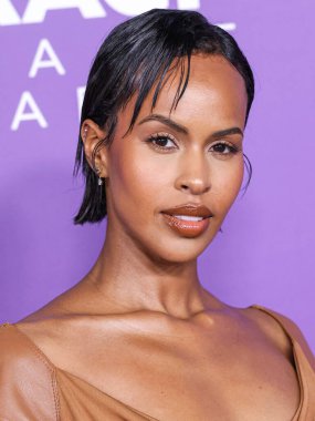 Versace giyen Sabrina Dhowre Elba, 16 Mart 2024 'te ABD' nin Kaliforniya eyaletinin Los Angeles kentinde düzenlenen Shrine Oditoryum ve Fuar Salonu 'nda düzenlenen 55..