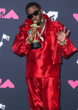  Diddy 'nin Los Angeles ve Miami Evleri 25 Mart 2024 Pazartesi günü Federal Polis Teşkilatı tarafından basıldı. NEWARK, NEW JERSEY, ABD - 12 Eylül: Amerikalı rapçi, plak yapımcısı ve kayıt yöneticisi Diddy