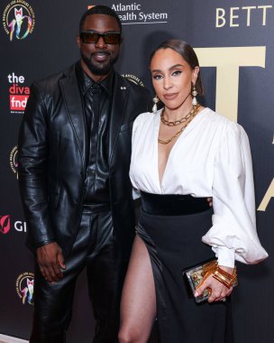 Lance Gross ve Rebecca Jefferson, 30 Mart 2024 'te Beverly Hilton Oteli' nde düzenlenen 10. Yıllık Gerçek Ödülleri 'ne geldiler.. 