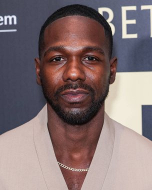 Thomas Mackie, Beverly Hilton Oteli 'nde 30 Mart 2024' te düzenlenen 10. Yıllık Gerçek Ödülleri 'ne geliyor.. 