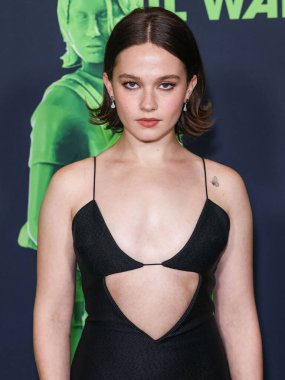 Christopher Esber 'ın giydiği elbiseyi giyen Cailee Spaeny, 2 Nisan 2024 tarihinde Los Angeles, Kaliforniya, ABD' deki Akademi Sinema Müzesi 'nde düzenlenen A24' ün 'İç Savaşı' nın Özel Gösterimi 'ne geldi..
