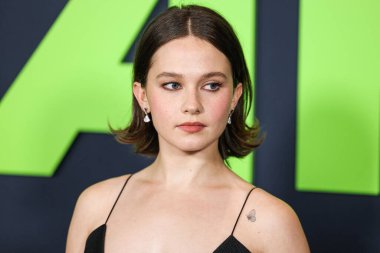 Christopher Esber 'ın giydiği elbiseyi giyen Cailee Spaeny, 2 Nisan 2024 tarihinde Los Angeles, Kaliforniya, ABD' deki Akademi Sinema Müzesi 'nde düzenlenen A24' ün 'İç Savaşı' nın Özel Gösterimi 'ne geldi..