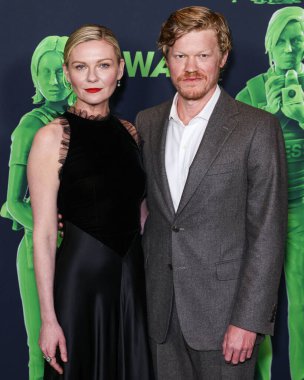 Kirsten Dunst ve kocası Jesse Plemons, 2 Nisan 2024 'te Los Angeles, Kaliforniya, ABD' deki Akademi Sinema Müzesi 'nde düzenlenen A24 İç Savaşı Özel Gösterimi' ne geldiler..