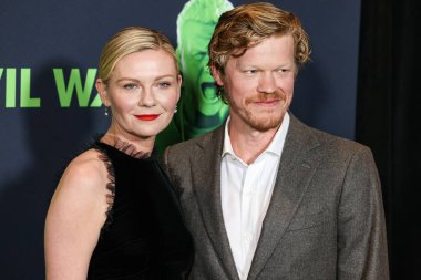 Kirsten Dunst ve kocası Jesse Plemons, 2 Nisan 2024 'te Los Angeles, Kaliforniya, ABD' deki Akademi Sinema Müzesi 'nde düzenlenen A24 İç Savaşı Özel Gösterimi' ne geldiler..