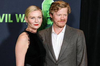 Kirsten Dunst ve kocası Jesse Plemons, 2 Nisan 2024 'te Los Angeles, Kaliforniya, ABD' deki Akademi Sinema Müzesi 'nde düzenlenen A24 İç Savaşı Özel Gösterimi' ne geldiler..