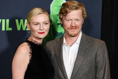 Kirsten Dunst ve kocası Jesse Plemons, 2 Nisan 2024 'te Los Angeles, Kaliforniya, ABD' deki Akademi Sinema Müzesi 'nde düzenlenen A24 İç Savaşı Özel Gösterimi' ne geldiler..