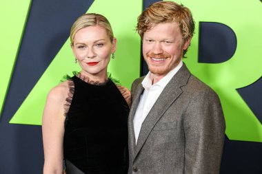 Kirsten Dunst ve kocası Jesse Plemons, 2 Nisan 2024 'te Los Angeles, Kaliforniya, ABD' deki Akademi Sinema Müzesi 'nde düzenlenen A24 İç Savaşı Özel Gösterimi' ne geldiler..