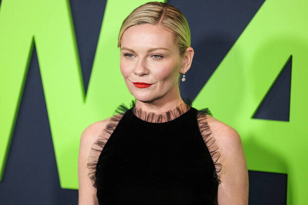 Кирстен Данст прибыла на специальный показ фильма "Гражданская война", который состоялся 2 апреля 2024 года в Лос-Анджелесе, штат Калифорния, США.