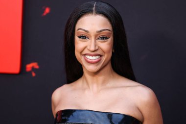 Liza Koshy, 3 Nisan 2024 'te Hollywood, Los Angeles, Kaliforniya, ABD' deki TCL Çin Tiyatrosu IMAX 'te düzenlenen Universal Pictures' Monkey Man 'in Los Angeles galasına geldi..