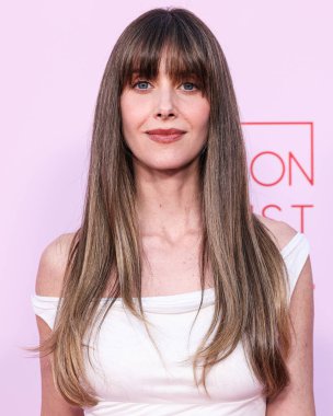 Muhafazakar Burch elbisesi giyen Alison Brie Moda Vakfı 'na geldi. Ödül 2024, 9 Nisan 2024 'te Beverly Hills, Los Angeles, Kaliforniya, ABD' de bir özel konutta düzenlendi..