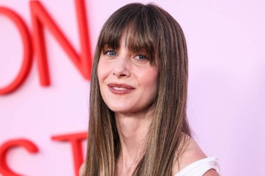 Muhafazakar Burch elbisesi giyen Alison Brie Moda Vakfı 'na geldi. Ödül 2024, 9 Nisan 2024 'te Beverly Hills, Los Angeles, Kaliforniya, ABD' de bir özel konutta düzenlendi..