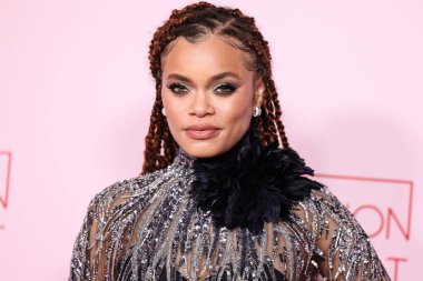 EFFY takılı Zuhair Murad elbisesi giyen Andra Day, Moda Vakfı 'na geldi. Ödül 2024, 9 Nisan 2024 'te Beverly Hills, Los Angeles, Kaliforniya, ABD' de bir özel konutta düzenlendi..