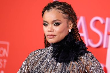 EFFY takılı Zuhair Murad elbisesi giyen Andra Day, Moda Vakfı 'na geldi. Ödül 2024, 9 Nisan 2024 'te Beverly Hills, Los Angeles, Kaliforniya, ABD' de bir özel konutta düzenlendi..