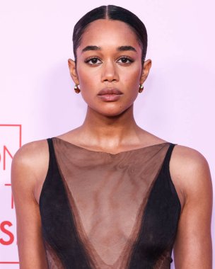 Melinda Maria 'nın küpelerini takan Laura Harrier Amerika Moda Vakfı' na geldi. Ödül 2024, 9 Nisan 2024 'te Beverly Hills, Los Angeles, Kaliforniya, ABD' de bir özel konutta düzenlendi.. 