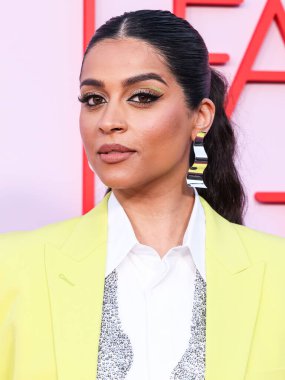 Lilly Singh Moda Vakfı 'na geldi. Ödül 2024, 9 Nisan 2024 'te Beverly Hills, Los Angeles, Kaliforniya, ABD' de bir özel konutta düzenlendi.. 