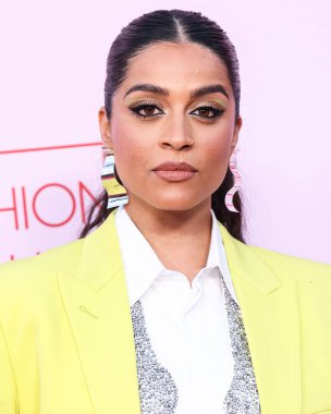 Lilly Singh Moda Vakfı 'na geldi. Ödül 2024, 9 Nisan 2024 'te Beverly Hills, Los Angeles, Kaliforniya, ABD' de bir özel konutta düzenlendi.. 