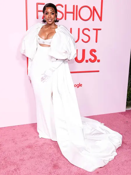 Kelly Rowland Yllään Harbison Studio Puku Saapuu Fashion Trust Usa — kuvapankkivalokuva
