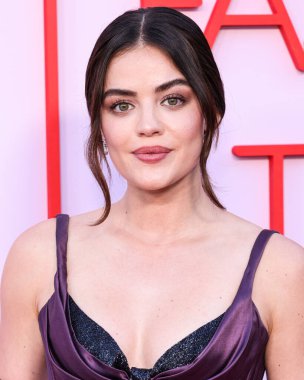 Lucy Hale Moda Vakfı 'na geliyor. Ödül 2024, 9 Nisan 2024 'te Beverly Hills, Los Angeles, Kaliforniya, ABD' de bir özel konutta düzenlendi.. 