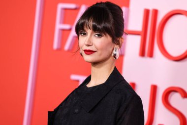 Tory Burch kıyafeti giyen Nina Dobrev Moda Vakfı 'na geldi. Ödül 2024, 9 Nisan 2024 'te Beverly Hills, Los Angeles, Kaliforniya, ABD' de bir özel konutta düzenlendi.. 