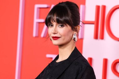 Tory Burch kıyafeti giyen Nina Dobrev Moda Vakfı 'na geldi. Ödül 2024, 9 Nisan 2024 'te Beverly Hills, Los Angeles, Kaliforniya, ABD' de bir özel konutta düzenlendi.. 