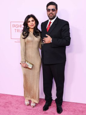 Pooja Sachin Duggal ve Sachin Dev Moda Vakfı 'na geldiler. Ödül 2024, 9 Nisan 2024 'te Beverly Hills, Los Angeles, Kaliforniya, ABD' de bir özel konutta düzenlendi.. 