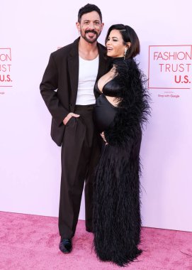 Steve Kazee ve kız arkadaşı Jenna Dewan Moda Vakfı 'na geldiler. Ödül 2024, 9 Nisan 2024 'te Beverly Hills, Los Angeles, Kaliforniya, ABD' de bir özel konutta düzenlendi.. 