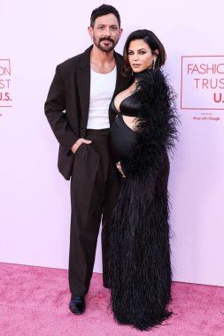 Steve Kazee ve kız arkadaşı Jenna Dewan Moda Vakfı 'na geldiler. Ödül 2024, 9 Nisan 2024 'te Beverly Hills, Los Angeles, Kaliforniya, ABD' de bir özel konutta düzenlendi.. 