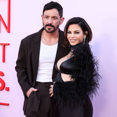 Steve Kazee ve kız arkadaşı Jenna Dewan Moda Vakfı 'na geldiler. Ödül 2024, 9 Nisan 2024 'te Beverly Hills, Los Angeles, Kaliforniya, ABD' de bir özel konutta düzenlendi.. 