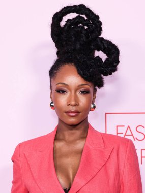 Yaya DaCosta Moda Vakfı 'na ulaştı. Ödül 2024, 9 Nisan 2024 'te Beverly Hills, Los Angeles, Kaliforniya, ABD' de bir özel konutta düzenlendi.. 