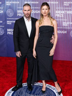 Behati Prinsloo ve eşi Adam Levine, 13 Nisan 2024 'te ABD' nin Kaliforniya eyaletinin Los Angeles kentinde bulunan Akademi Sinema Müzesi 'nde düzenlenen 10..