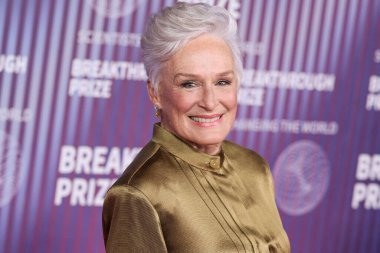 Glenn Close 'un giydiği Giorgio Armani, 13 Nisan 2024' te ABD 'nin Kaliforniya eyaletinin Los Angeles kentindeki Akademi Sinema Müzesi' nde düzenlenen 10..