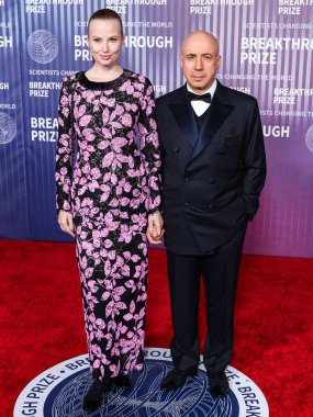 Julia Milner ve Yuri Milner, 13 Nisan 2024 'te Los Angeles, Kaliforniya, ABD' deki Akademi Sinema Müzesi 'nde düzenlenen 10..