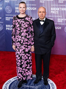 Julia Milner ve Yuri Milner, 13 Nisan 2024 'te Los Angeles, Kaliforniya, ABD' deki Akademi Sinema Müzesi 'nde düzenlenen 10..