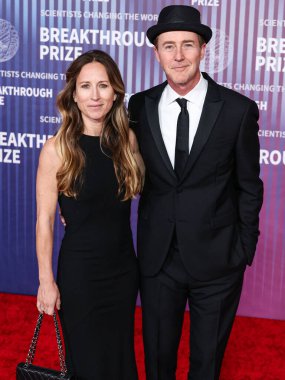 Shauna Robertson ve kocası Edward Norton, 13 Nisan 2024 'te Los Angeles, Kaliforniya, ABD' deki Akademi Sinema Müzesi 'nde düzenlenen 10..