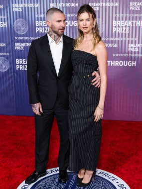 Behati Prinsloo ve eşi Adam Levine, 13 Nisan 2024 'te ABD' nin Kaliforniya eyaletinin Los Angeles kentinde bulunan Akademi Sinema Müzesi 'nde düzenlenen 10..