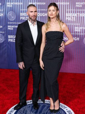 Behati Prinsloo ve eşi Adam Levine, 13 Nisan 2024 'te ABD' nin Kaliforniya eyaletinin Los Angeles kentinde bulunan Akademi Sinema Müzesi 'nde düzenlenen 10..